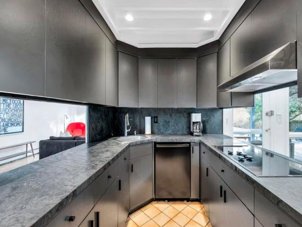 Luxurious 3-Bedroom Retreat in Hampton Bays - Your Coastal Escape Awaits